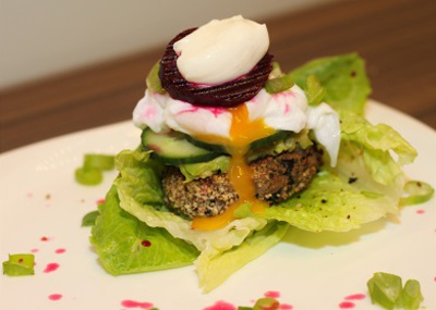 Tofu burger se zastrenym vejcem mini.jpg