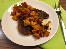 Grilovany steak ve smesi koreni a pecenou dyni.jpeg