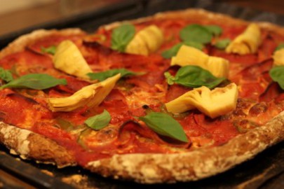 Celozrnna pizza s sunkou a syrem hotova mini.JPG